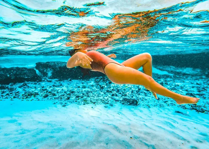 Quiet Mornings In Centro Playa, King & 2br Duplex Suites, Sleeps 2-8, Ado Bus 2 Min, 5th Ave 3 Min, & Cozumel Ferry 4 Min, Cenotes 20 Min, Kitchenette Wifi Ac *