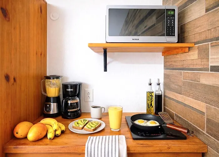 Quiet Mornings In Centro Playa, King & 2br Duplex Suites, Sleeps 2-8, Ado Bus 2 Min, 5th Ave 3 Min, & Cozumel Ferry 4 Min, Cenotes 20 Min, Kitchenette Wifi Ac *