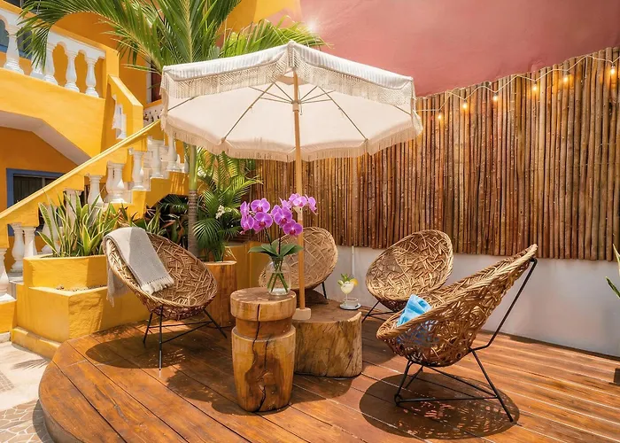 Quiet Mornings In Centro Playa, King & 2br Duplex Suites, Sleeps 2-8, Ado Bus 2 Min, 5th Ave 3 Min, & Cozumel Ferry 4 Min, Cenotes 20 Min, Kitchenette Wifi Ac *